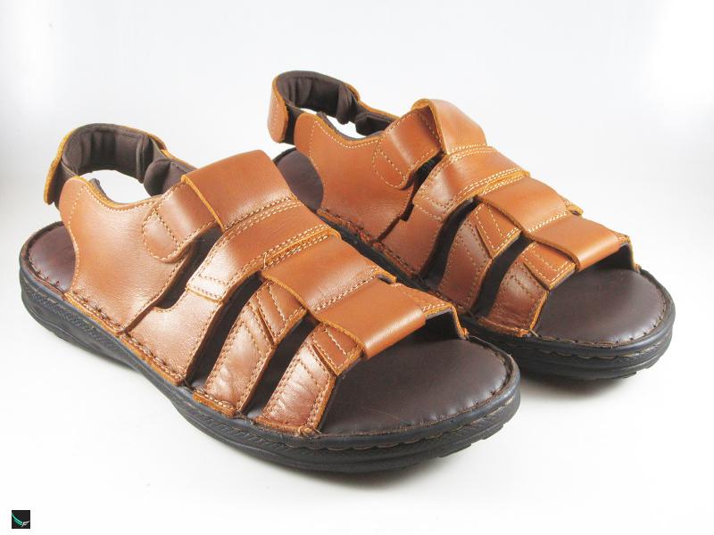 Comfortable slippers in Tan