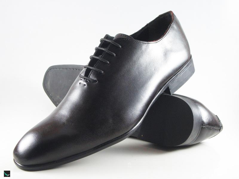 Plain black lace-up office leather shoes