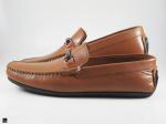 Stylish tan loafers with buckle - 3